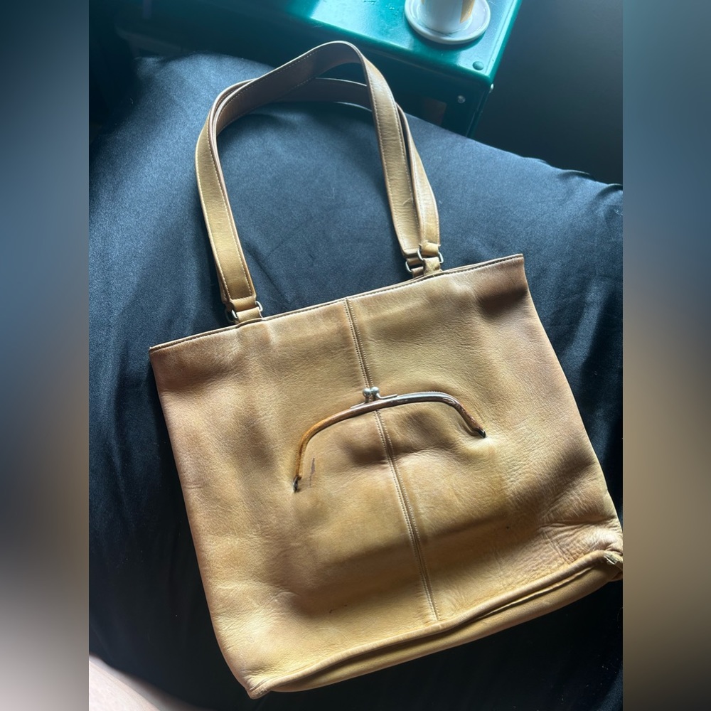 Vintage 80’s Coach Kisslock Tote in Tan leather